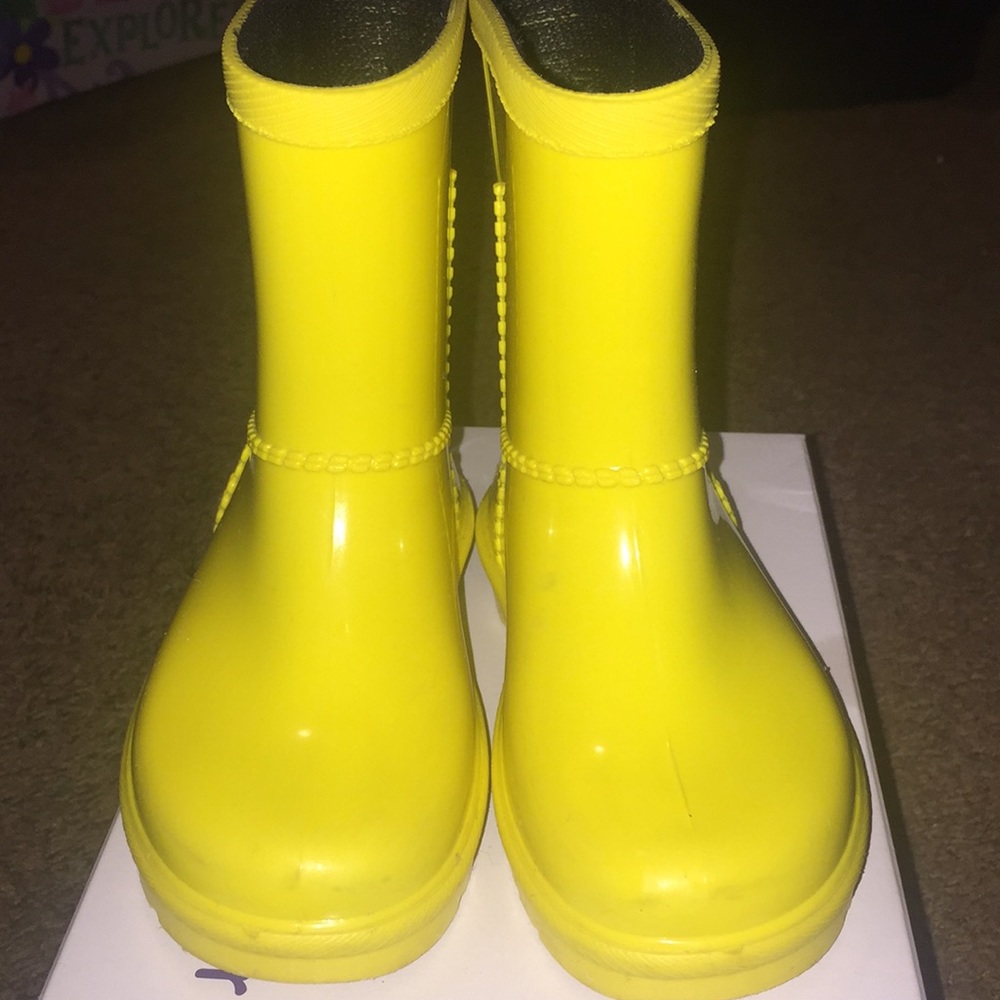 Yellow rain boots size 8